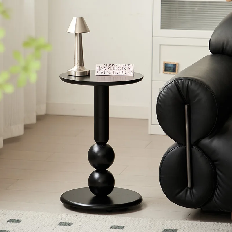 أريكة فاخرة خفيفة بجانب عدد قليل من غرفة المعيشة، طاولة قهوة صغيرة منزلية، طاولة جانبية، زاوية قديمة، شرفة تخزين متنقلة بجانب السرير #2