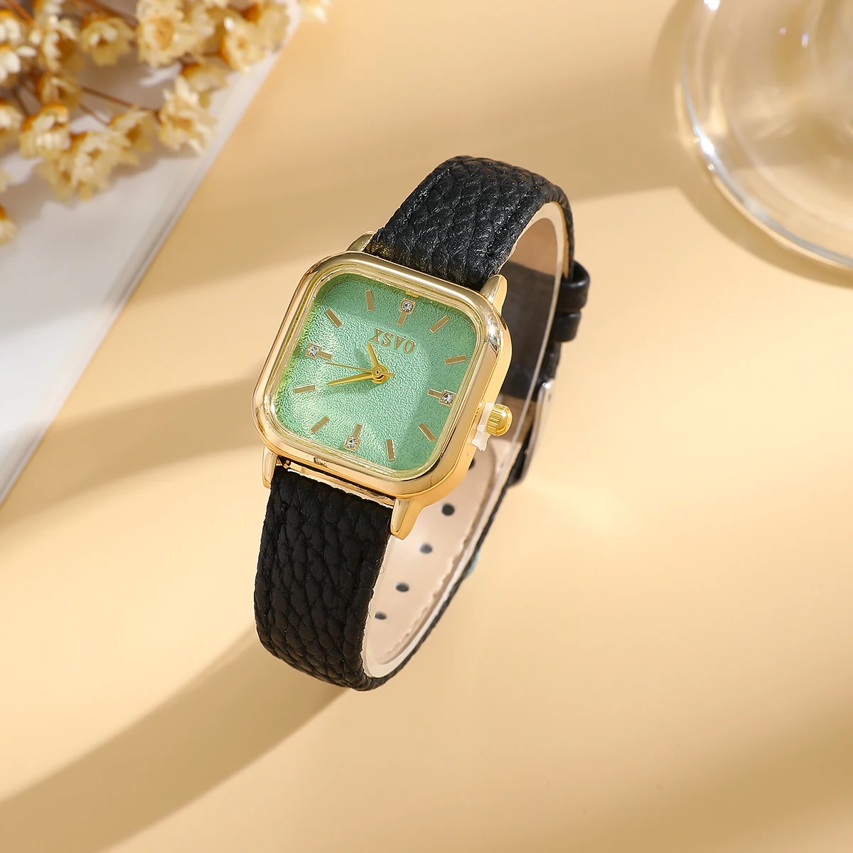 

Женские часы ISVO Cute Square - золотой корпус, черный кожаный ремешок, мятно-зеленый циферблат с кристаллами, минималистичные кварцевые наручные часы