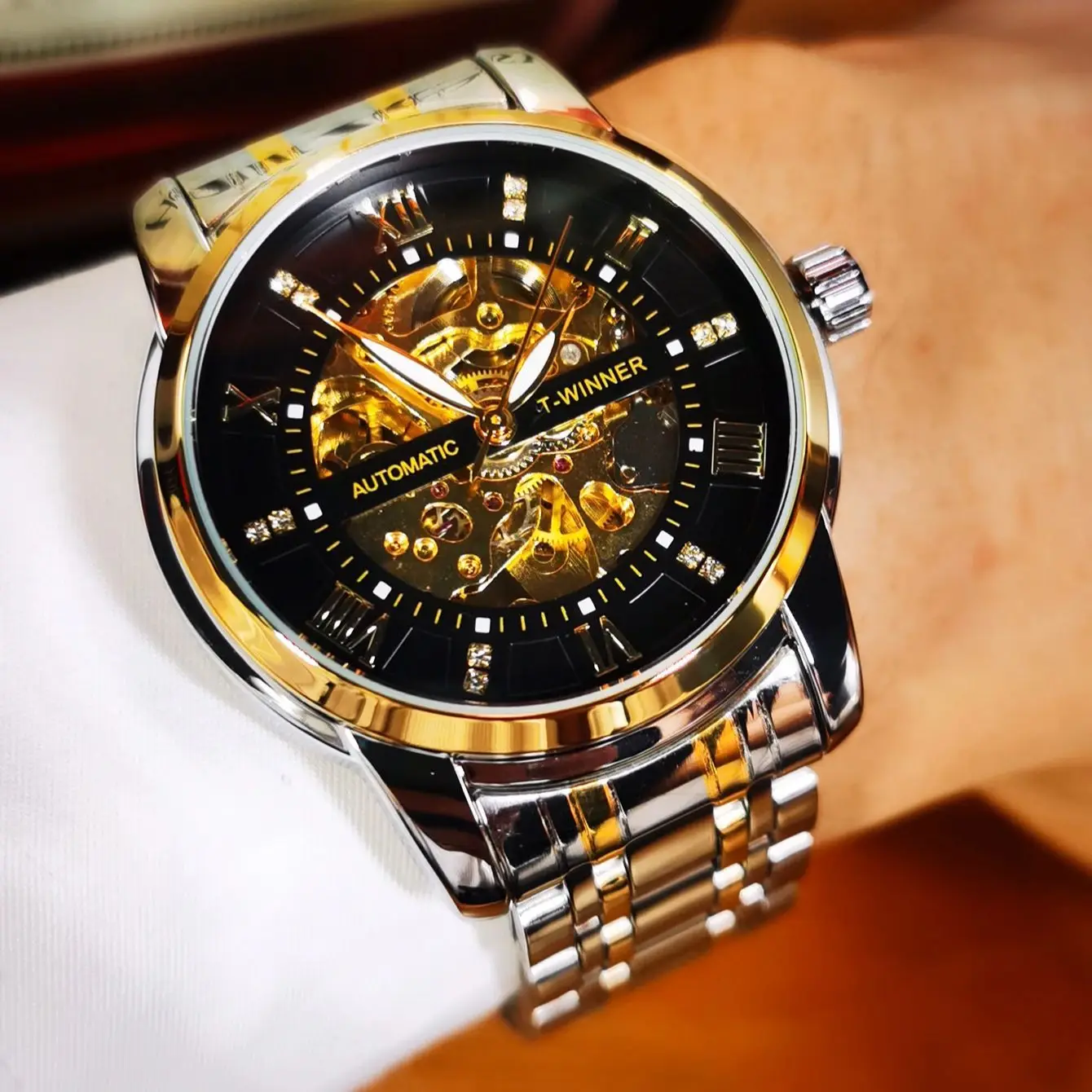 

Модные мужские часы-скелетоны с люминесцентными стрелками, циферблатом с инкрустацией, ремешком из нержавеющей стали, классические деловые автоматические механические часы