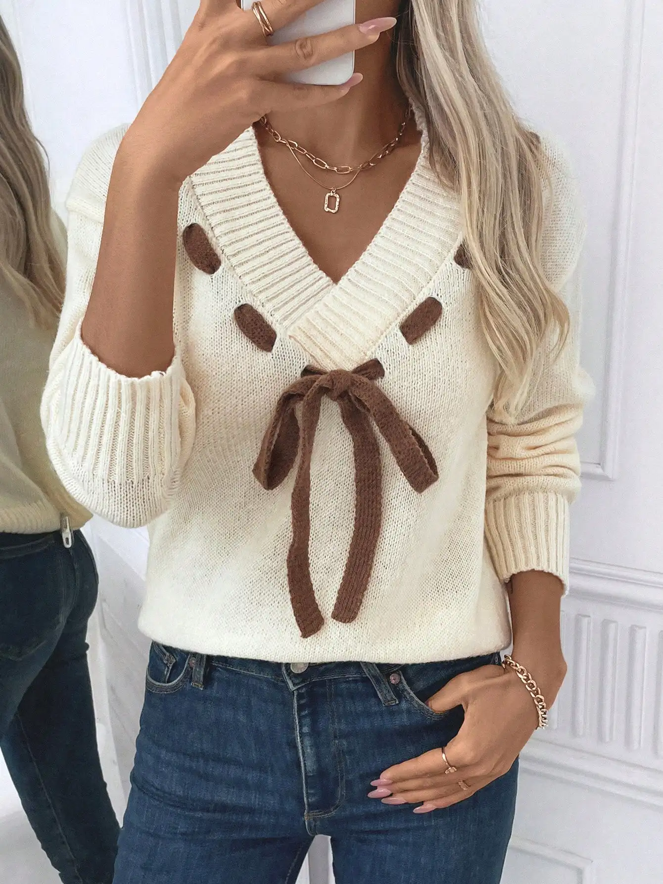 

Женский вязаный свитер с V-образным вырезом, контрастными вставками и бантом, с длинными рукавами, для осени и зимы