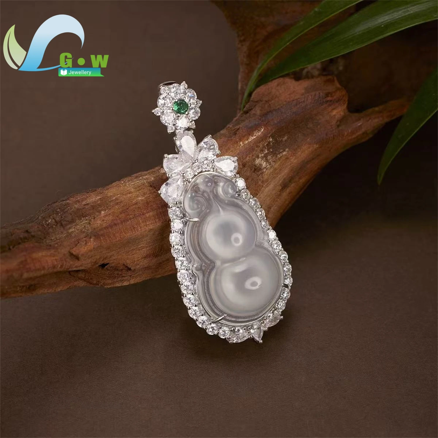 Natural High Ice White Chalcedony Gourd Pendant Hanging Jade Necklace Unisex Translucent Gemstone Amulet Daily Wear Elegant