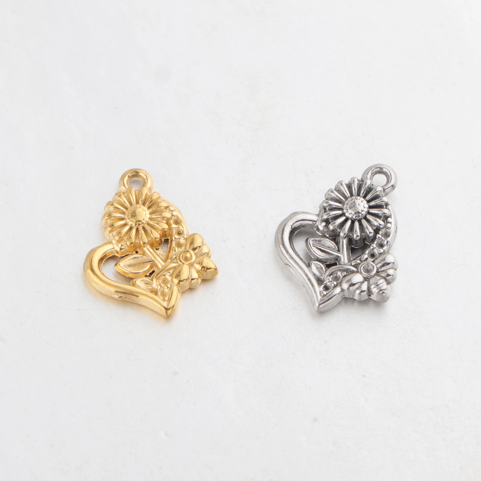 

20pcs/lot Stainless Steel Sunflower Daisy Charms Love Heart Flower Pendant for DIY Jewelry Making Accessories Wholesale
