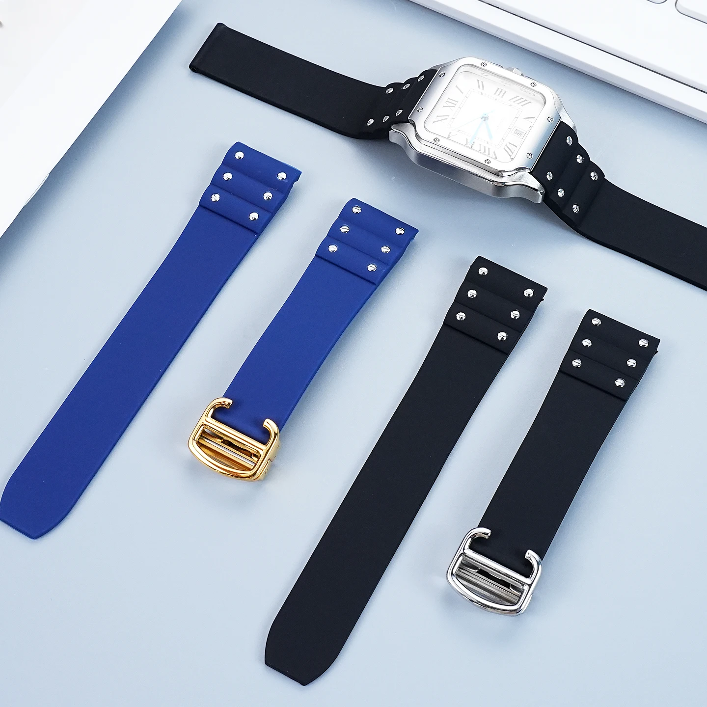 Cinturino per orologio in silicone alla moda con borchie per la serie Cartier Santos Santos cinturino speciale con fibbia pieghevole bocca piatta da 21 mm