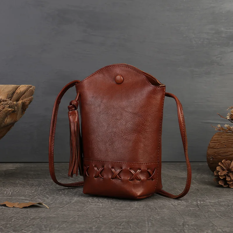 Women Vintage Vegetable Tanned Leather Woven Bag Mini Crossbody Shoulder Phone Purse Casual Tassel Bucket Handbag for Daily Use