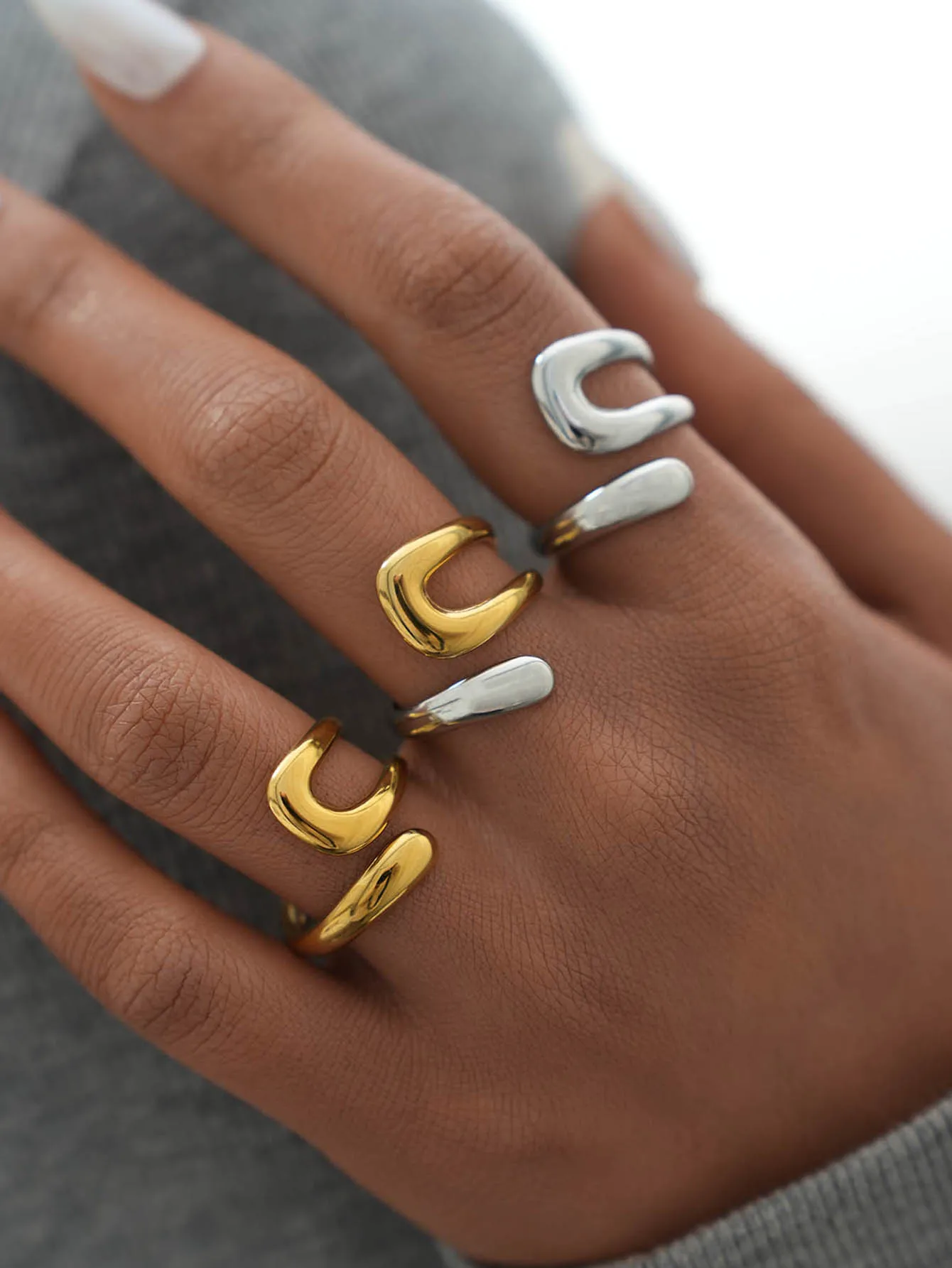 Geometrischer, hohler, geschichteter, breiter Ring aus Edelstahl, Metallstruktur, wasserdicht, täglich, schlicht, stilvoll, goldener Schmuck für Frauen