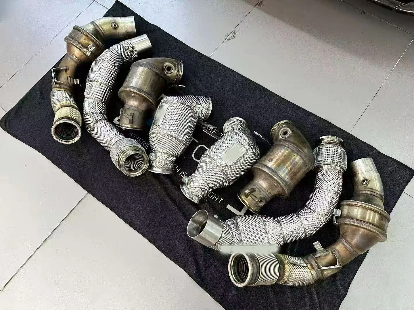 ACE Hochleistungs-Auspuffkrümmer für BMW F90 M5 4.4T Downpipe & Frontrohr Freier Durchfluss SUS304 Downpipe mit Hitzeschutz – Detail 12