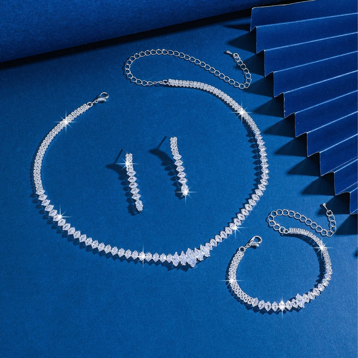 

Elegant lady's necklace, bracelet, earrings, wedding jewelry set, exquisite zirconia, bridal accessories