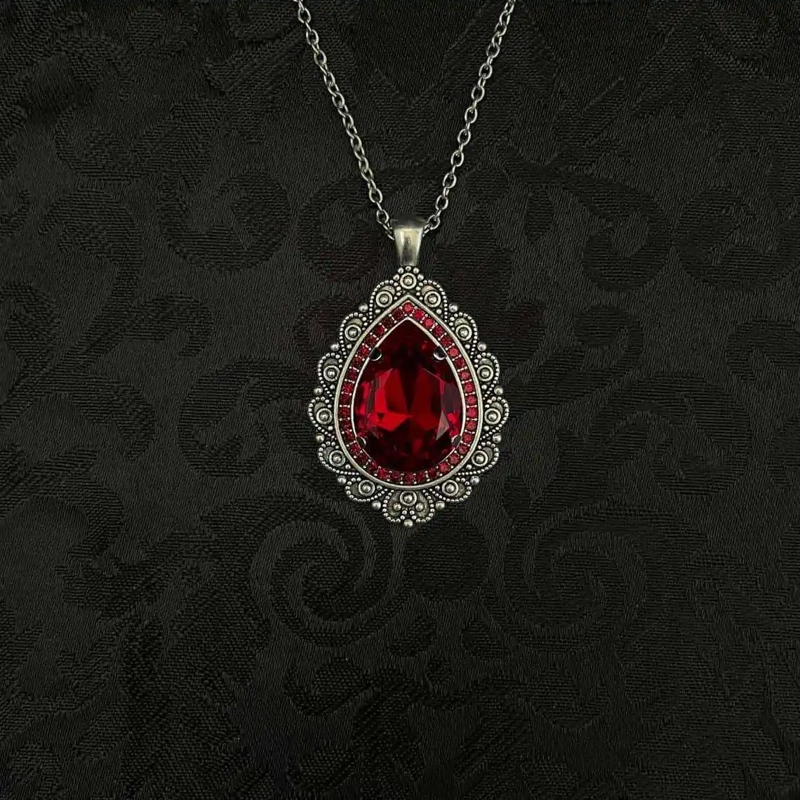 New Victorian Temperament Red Black Convex Glass Crystal Oval-shaped Pendant Necklace for Women Gothic Halloween Vampire Jewelry