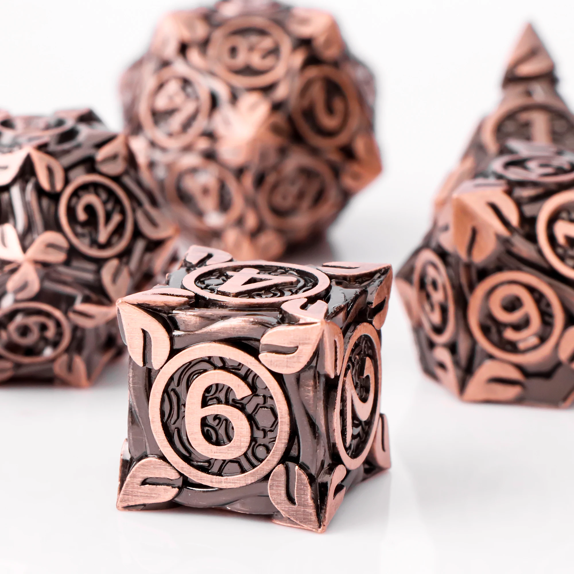 

Красные медные металлические игральные кости для многогранных игральных костей DnD Набор для ролевых игр Dungeons and Dragons для D and D D D Dice