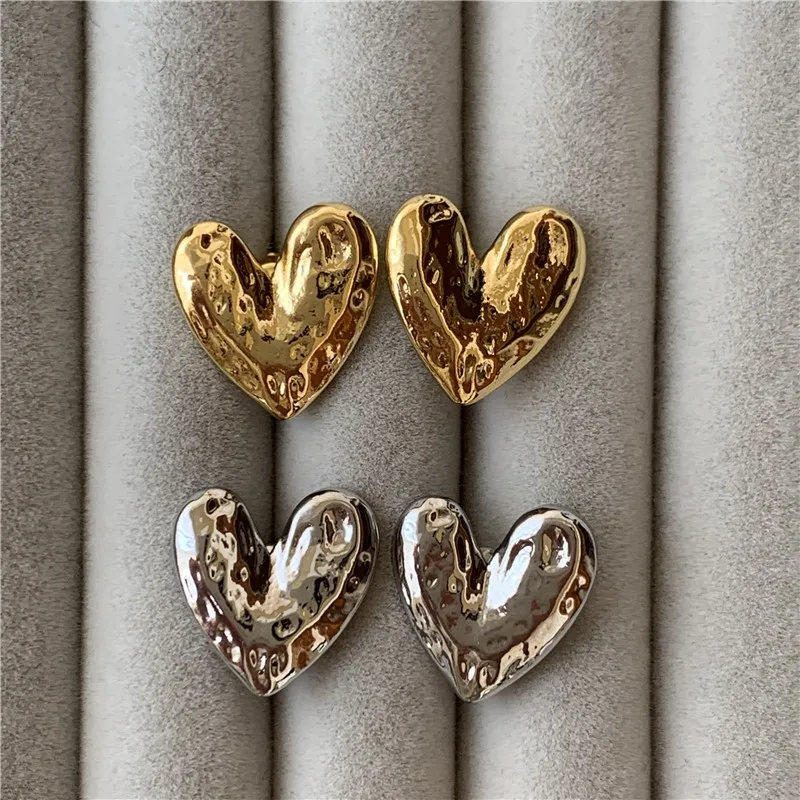 Vintage Punk Metal Texture Lava Heart Stud Earrings for Women Exaggerated Fold Temperament Smooth Creative Jewelry Girl Gift