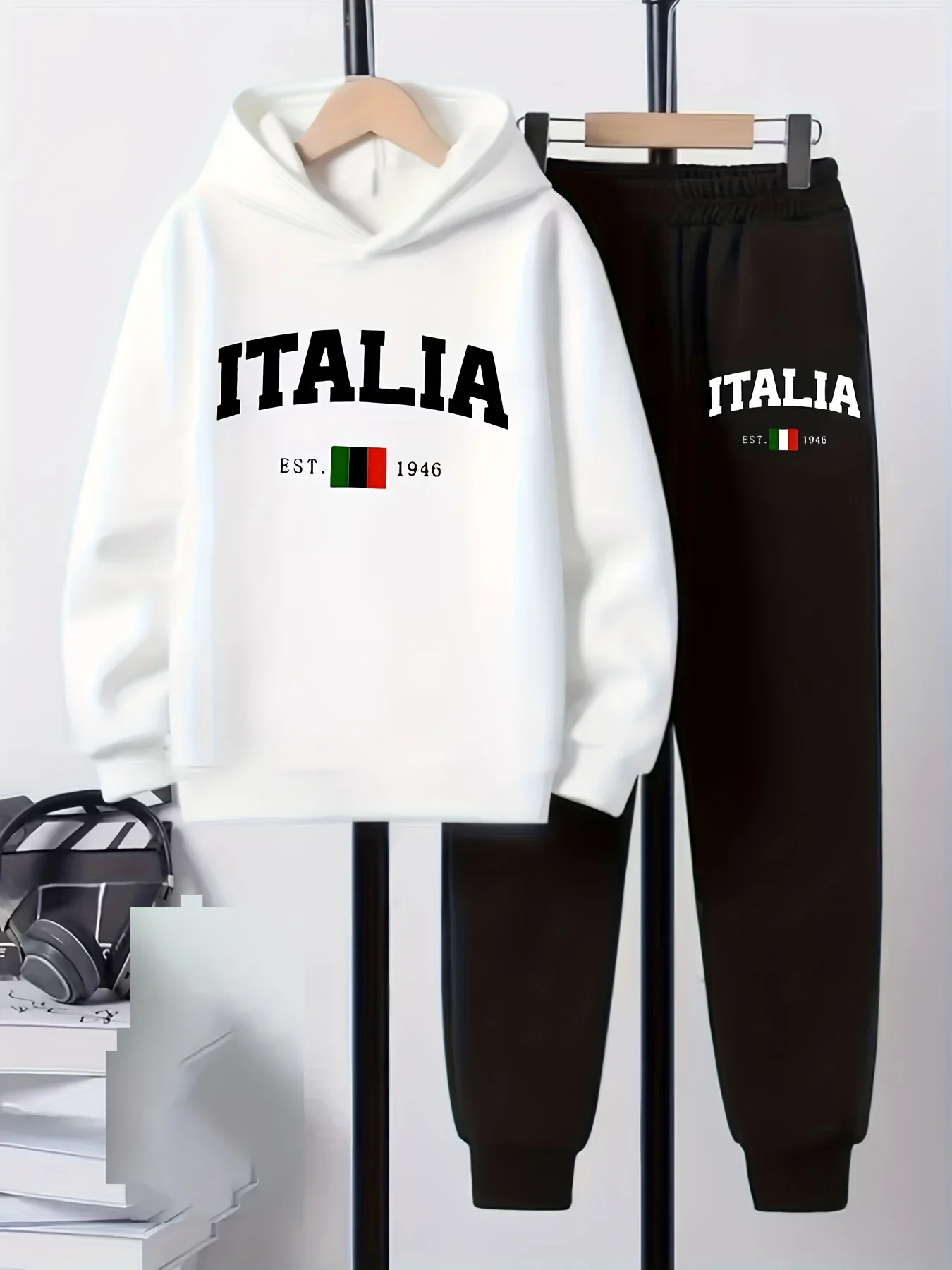 A Two-Piece Boys' Warm Hooded Sports Set - Thick And Warm Machine Washable Long-Sleeve Hoodie And Tapered Jogger Pants