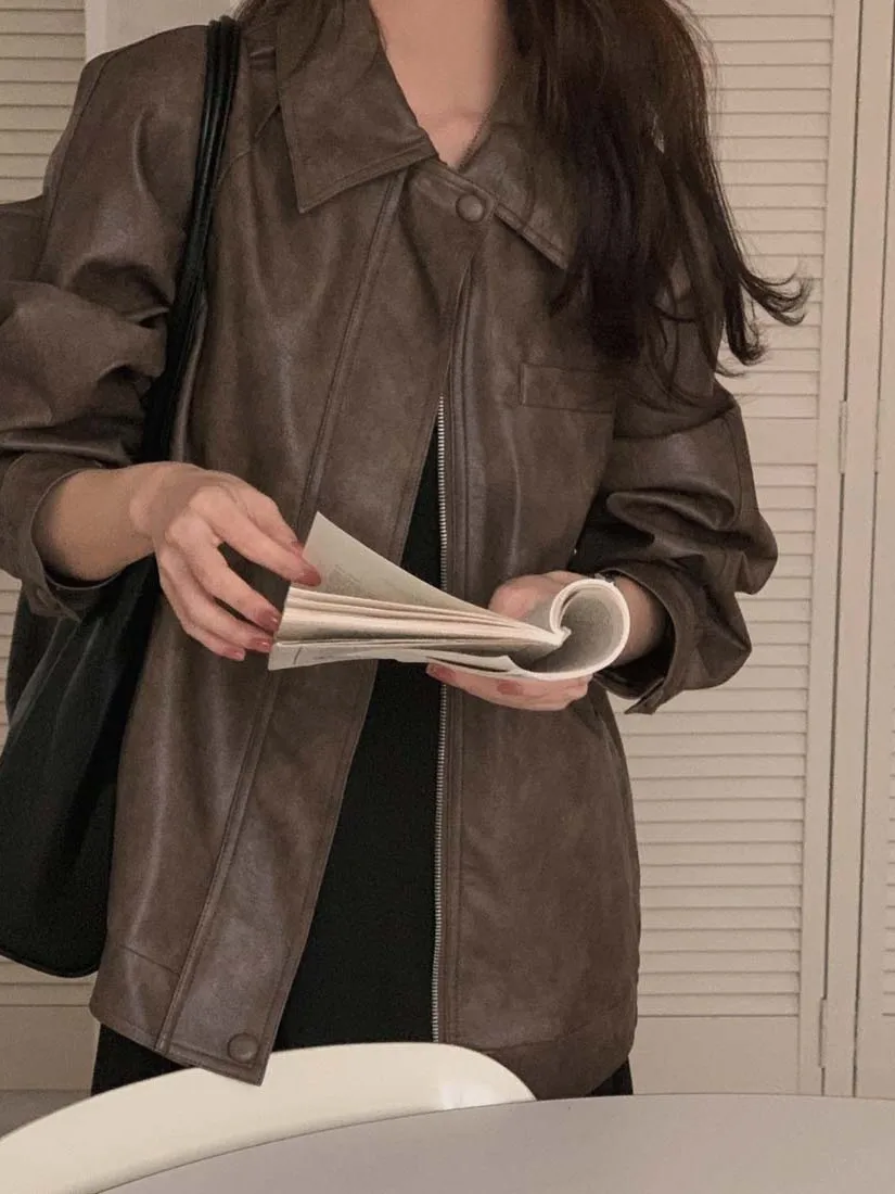 スタイリッシュなルーズPUレザージャケット レディース シックなレトロ襟 バイカー服 おしゃれな長袖 ジッパー開閉 その他素材