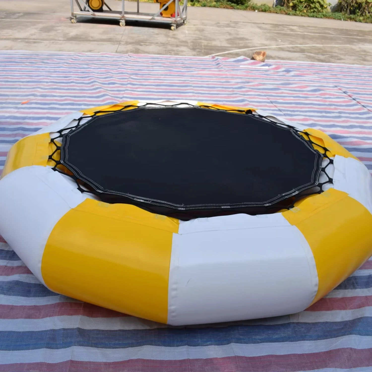 Factory Outdoor 2M Inflatable Swim Platform Bungee Water Play Equipment for Adults and Children Floating Inflatable Water Gamepr