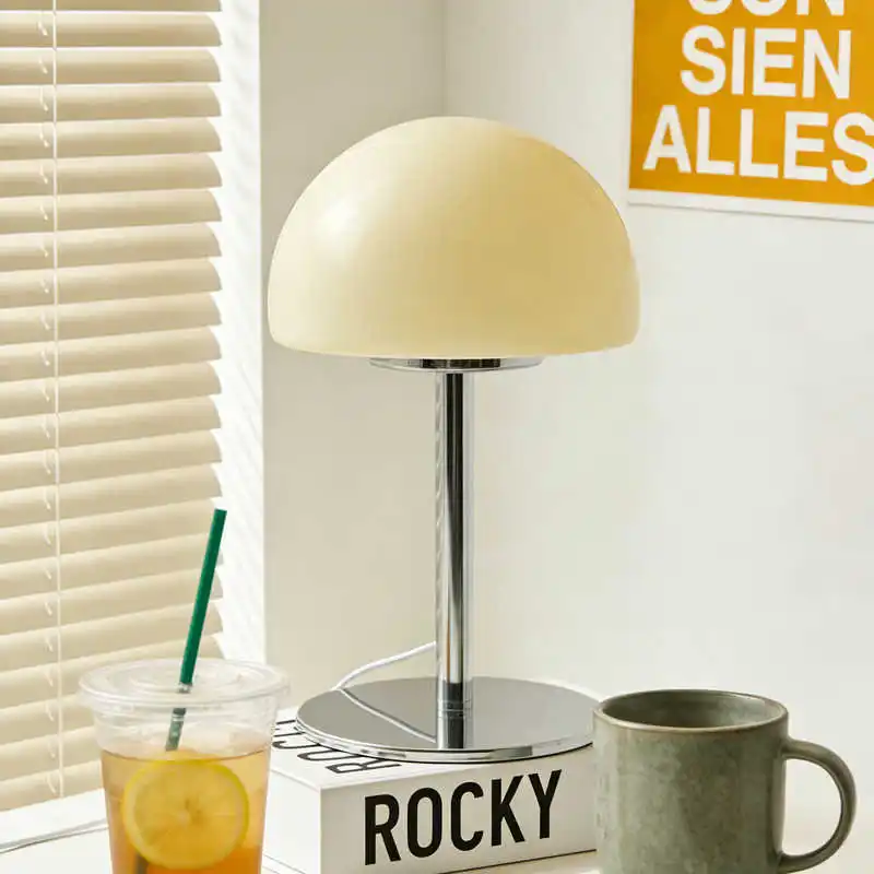 منتصف القرن كريم باوهاوس الحد الأدنى خمر طاولة زجاجية مصباح غرفة المعيشة غرفة نوم عالية الجمالية السرير ديكور المحيطة مصباح