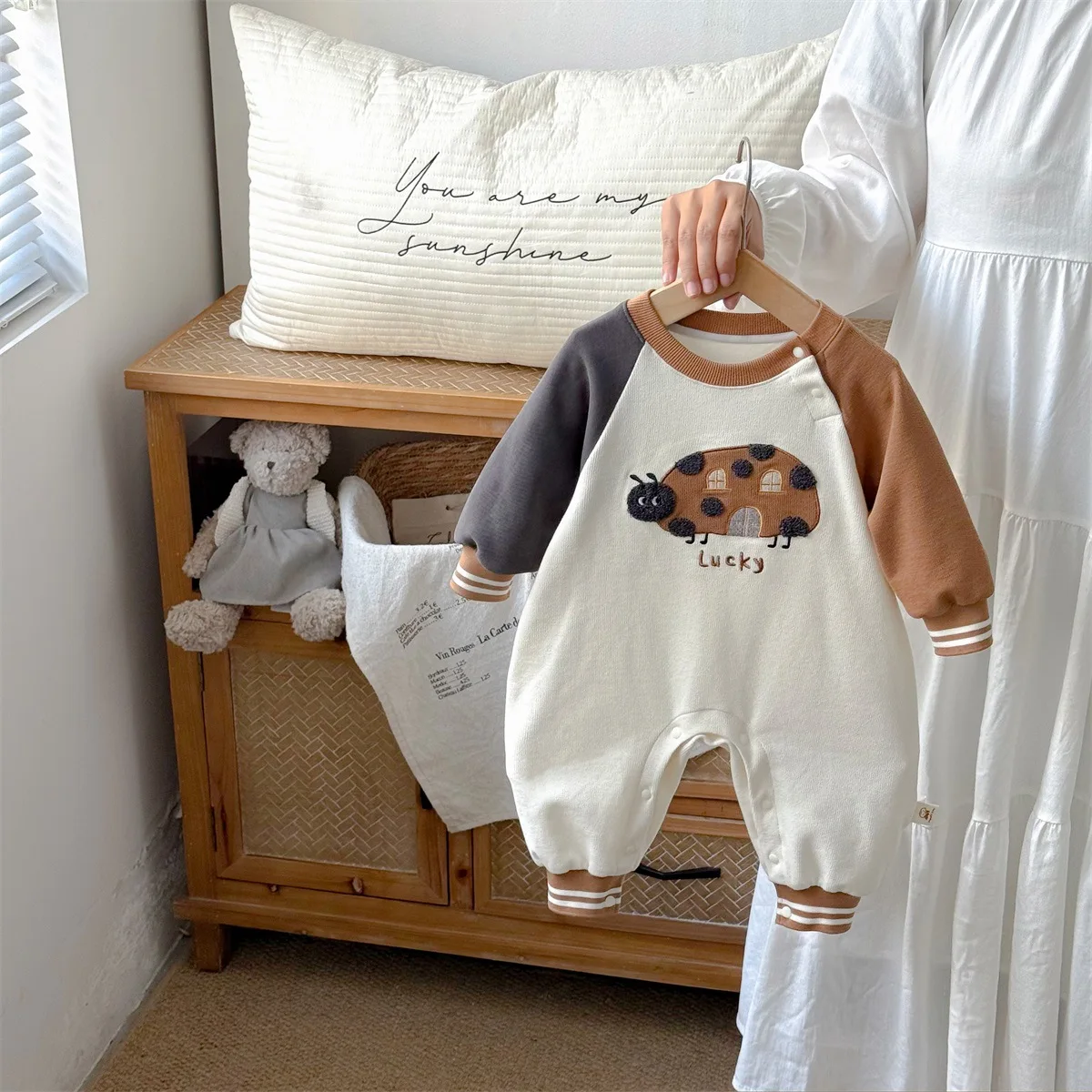 

Очаровательный хлопковый комбинезон Rer для маленьких мальчиков, новинка осени 2022, корейская версия, милый детский костюм, моющийся комплект