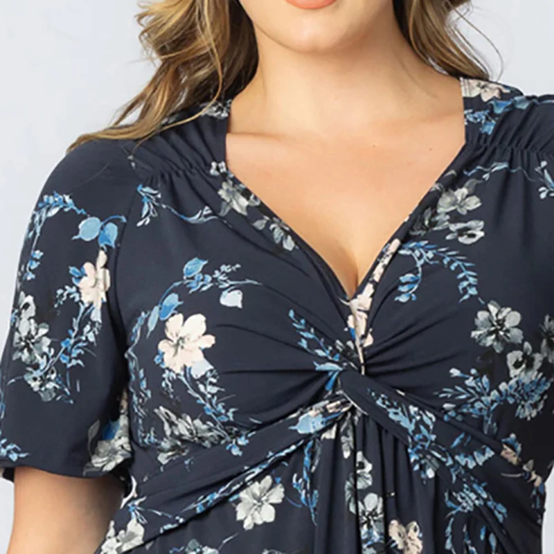 เสื้อผู้หญิงไซส์ใหญ่ ลายดอกไม้ แขนสั้น คอวี ผูกโบว์ ทรงหลวม สไตล์ลำลอง สำหรับฤดูร้อน รุ่นใหม่ ปี 2025