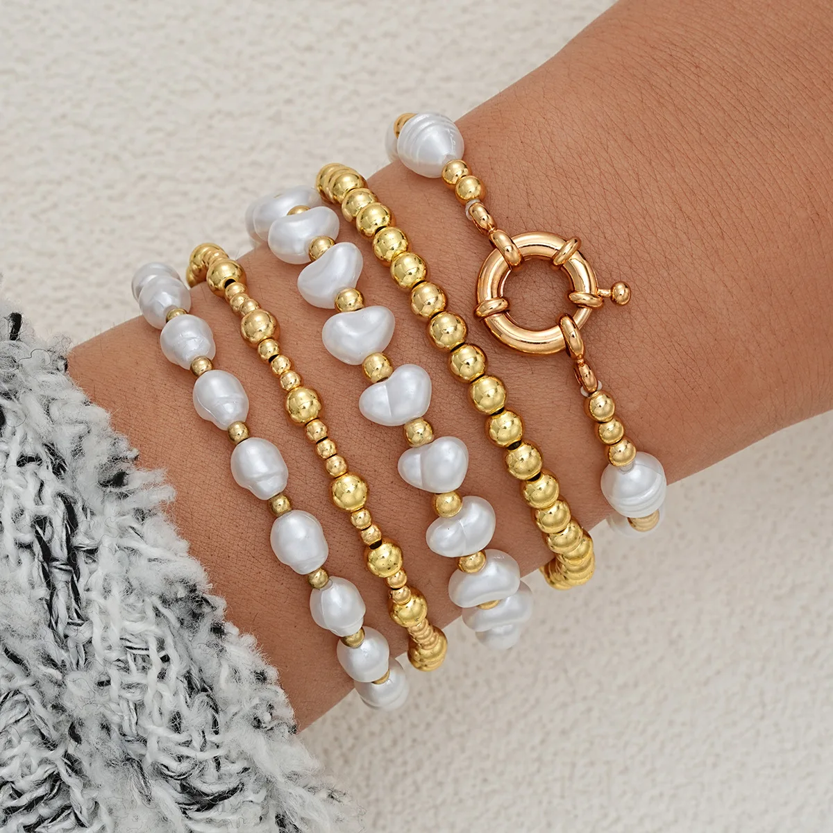 5-częściowy zestaw bransoletek ze sztucznych pereł w stylu vintage dla kobiet Bohemian Beaded Stackable Elastyczny sznurek na rękę Biżuteria modowa