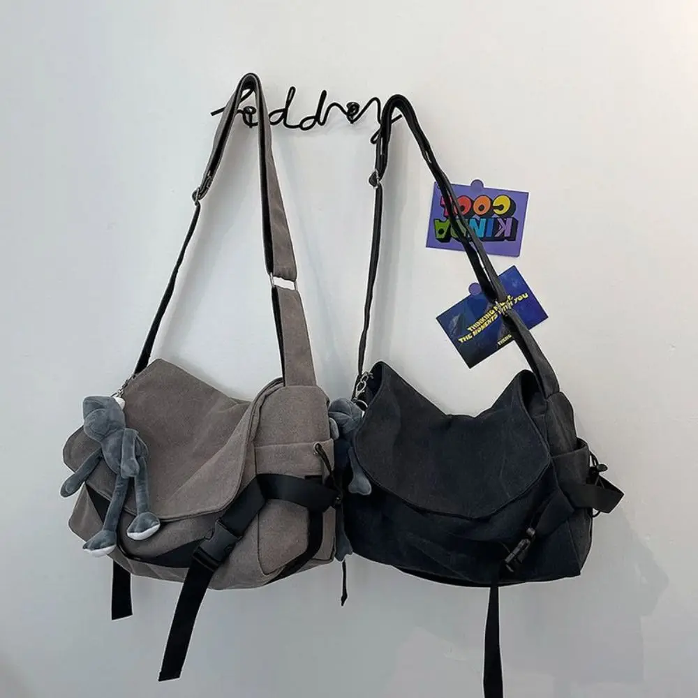

Large-capacity Canvas Tote Bag Versatile Frog Pendant School Bag Korean Version Wear-resistant Messenger Bag Shopping