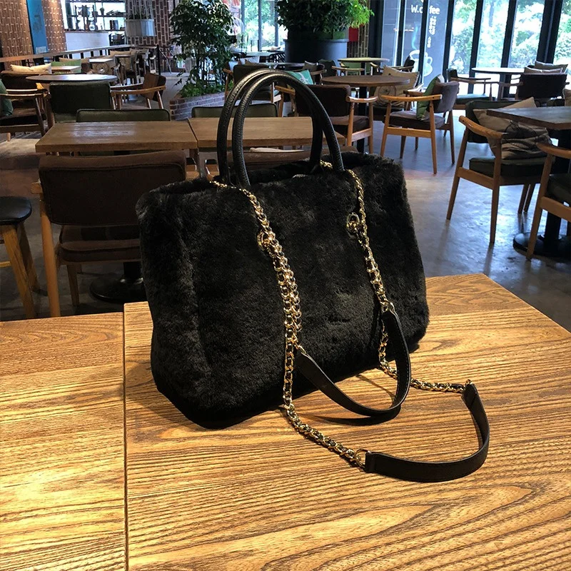 2023 Women\'s Fashion Fur Bag Luxury Wool Fur Tote Bag Large Capacity With Chain Can Be Crossbody Soft Fur Bag