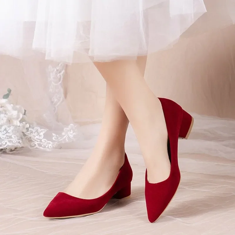 

Pop French Red Wedding Shoes For Women 2025 Spring/Summer/Autumn New Thick Heels Pointed Not Tiring Feet Bride Shoes
