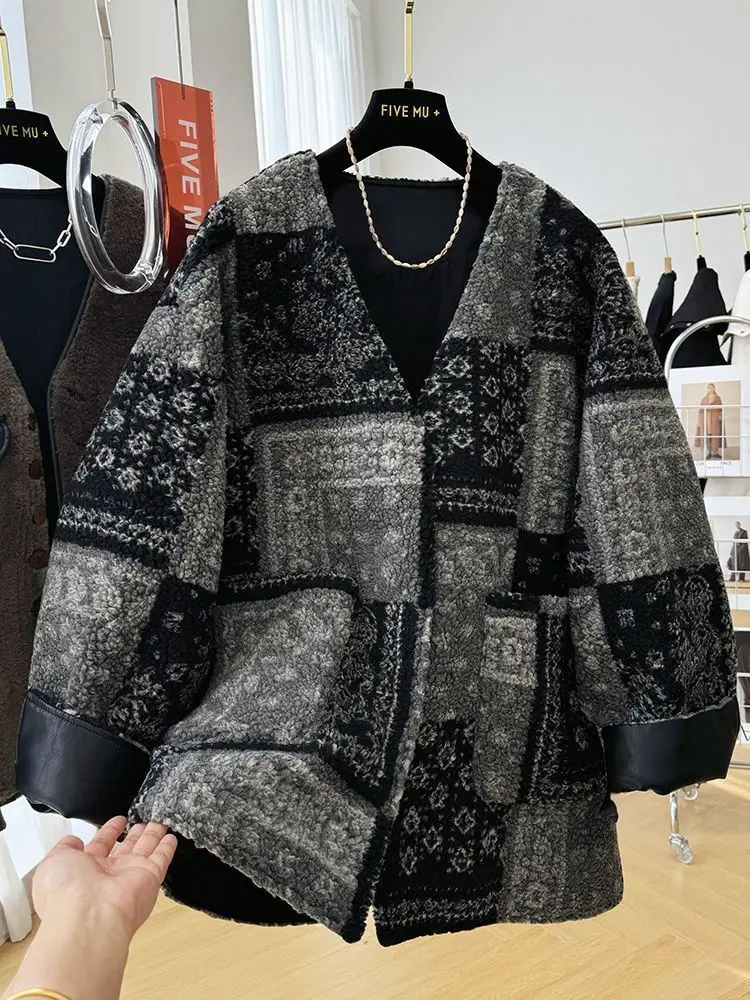 

Advanced Retro Cold Resistant V-Neck Jacket For Women's Autumn And Winter New Style, Light Luxury, Loose And Lazy Fashion Jacket