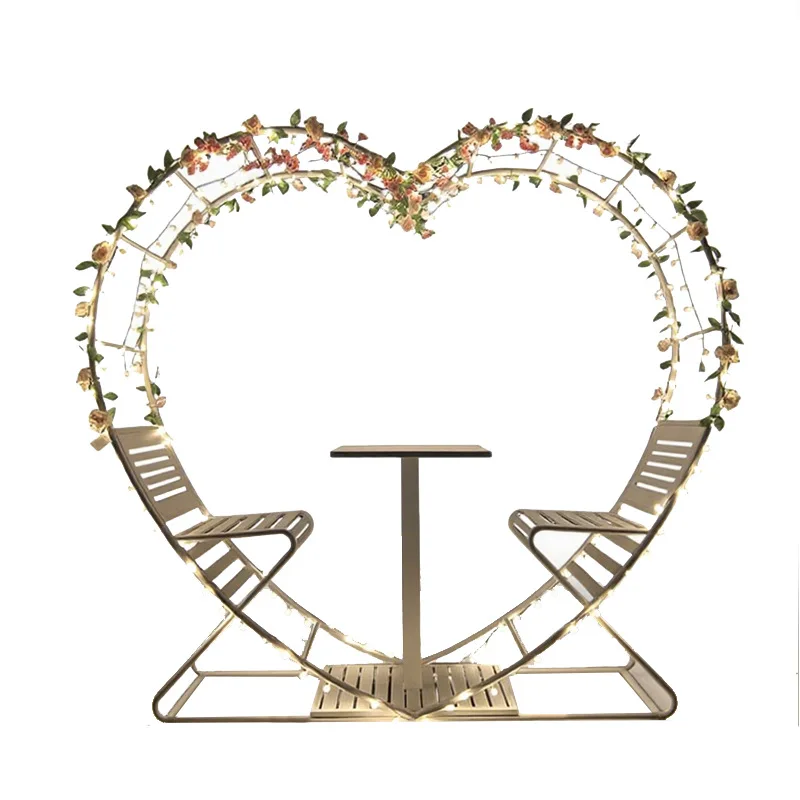 Scenic clock in couple wedding ornaments love card seat Internet celebrity bed and breakfast tables and chairs