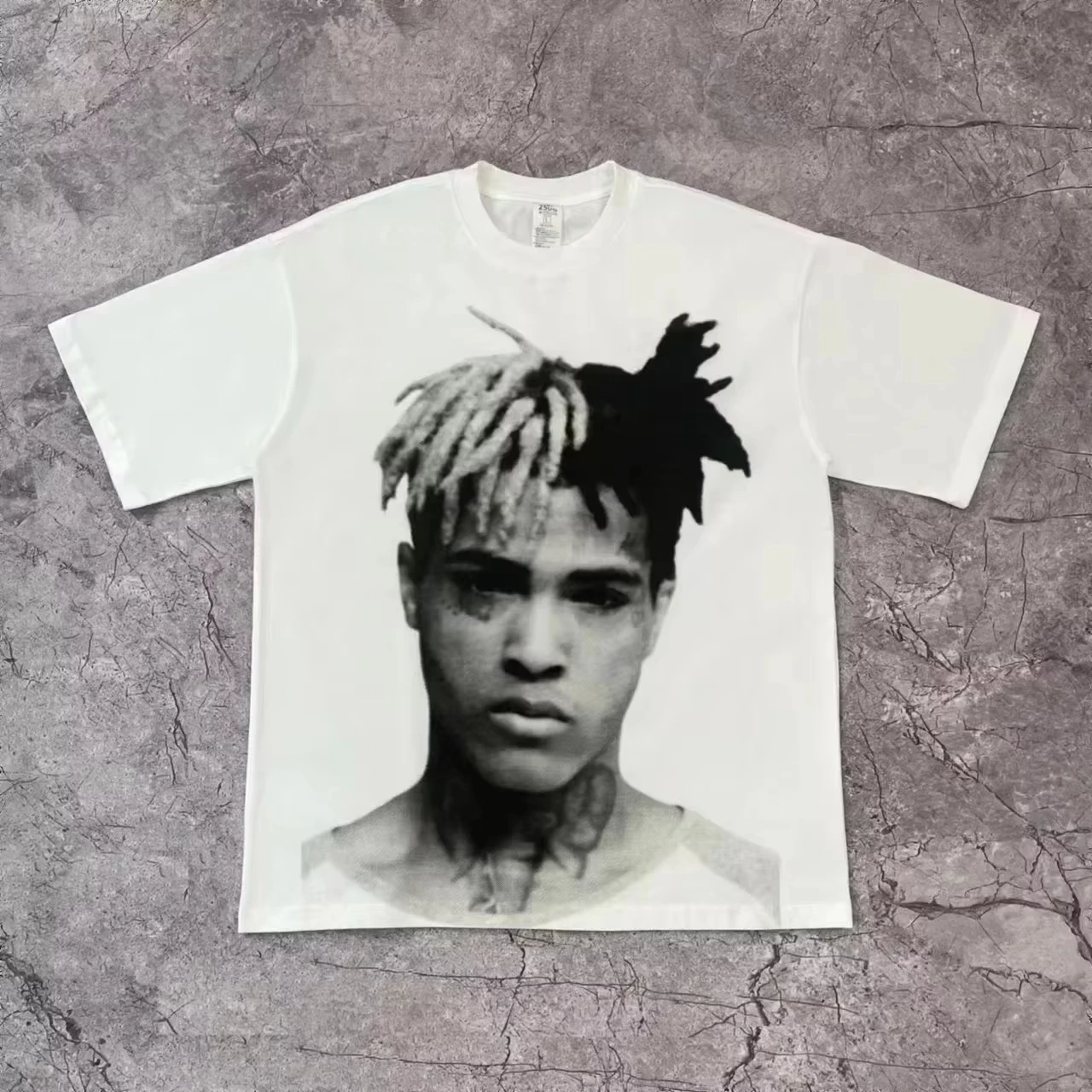 เสื้อยืดสไตล์ฮาราจูกุย้อนยุค ปี 2025 ลายภาพเหมือนสไตล์ Y2K แนวสตรีทแวร์ กอธิค ลำลอง ฮิปฮอป ผ้าฝ้าย สำหรับผู้ชายและผู้หญิง ให้ความรู้สึกแบบย้อนยุค