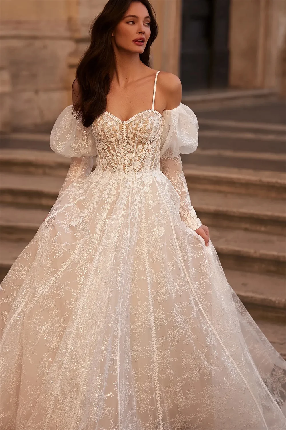 도쿄 맞춤형 화이트 오프숄더 웨딩드레스 탈부착 가능한 소매 뒤 지퍼 브라이덜 가운 A라인 코트 트레인 웨딩드레스