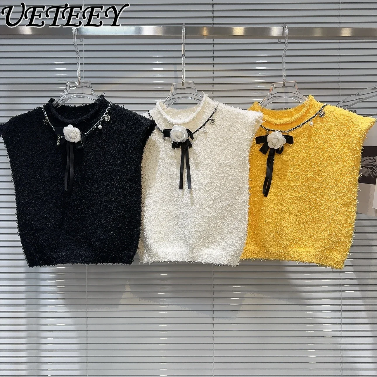 Spring and Autumn New Flower Pin Chain Plush Sleeveless Sweater Solid Color Fashion Outerwear Short Knitted Vest for Women