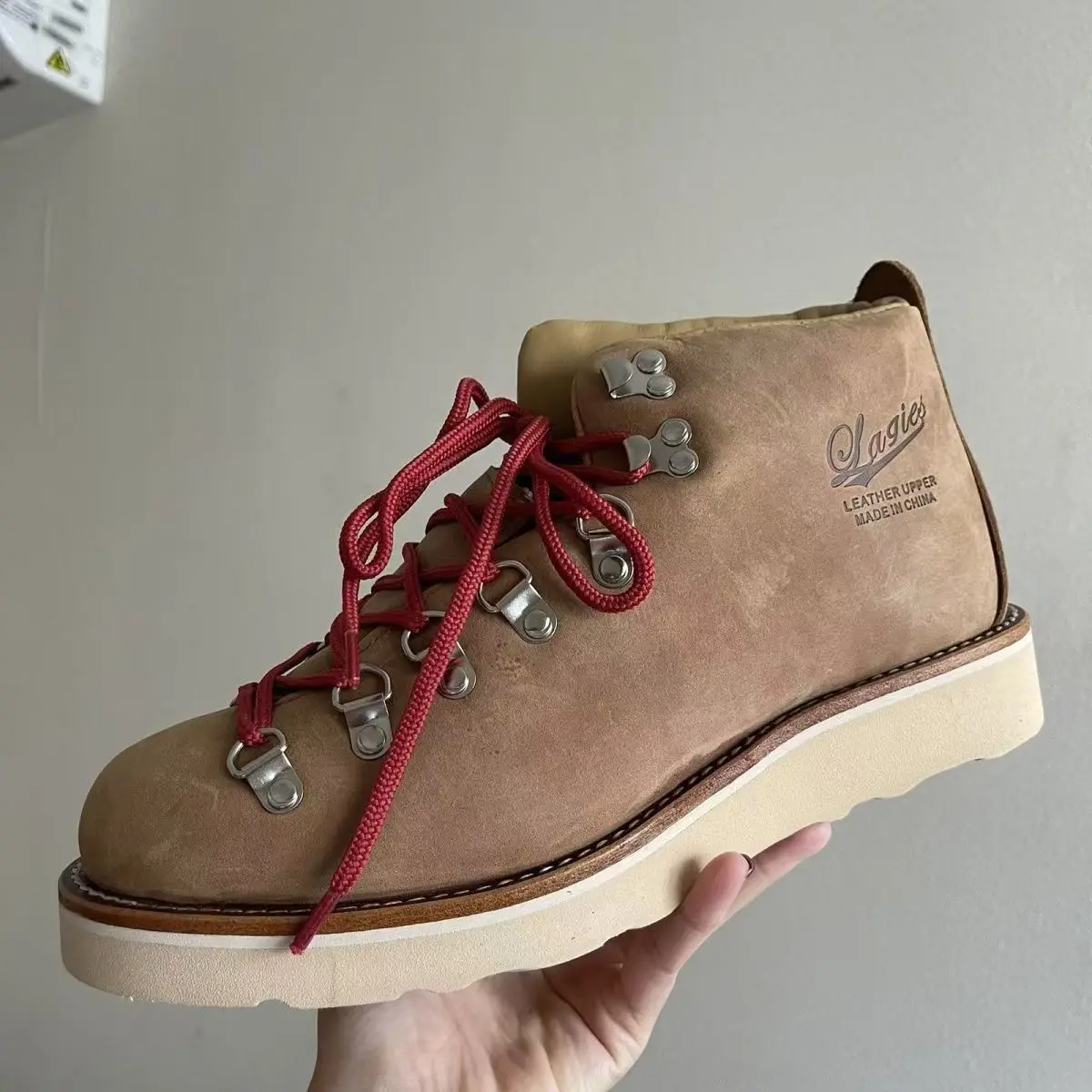 

Handmade Retro Outdoor Waterproof Hiking Work Boots Men's Genuine Leather Ankle Boots for Autumn/Winter