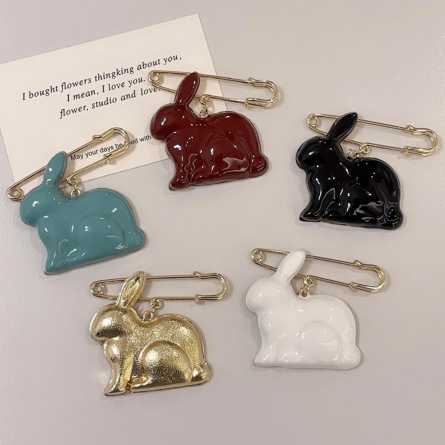 

New design vintage enamel rabbit pendant brooch, women's luxury and exquisite flower brooch accessory