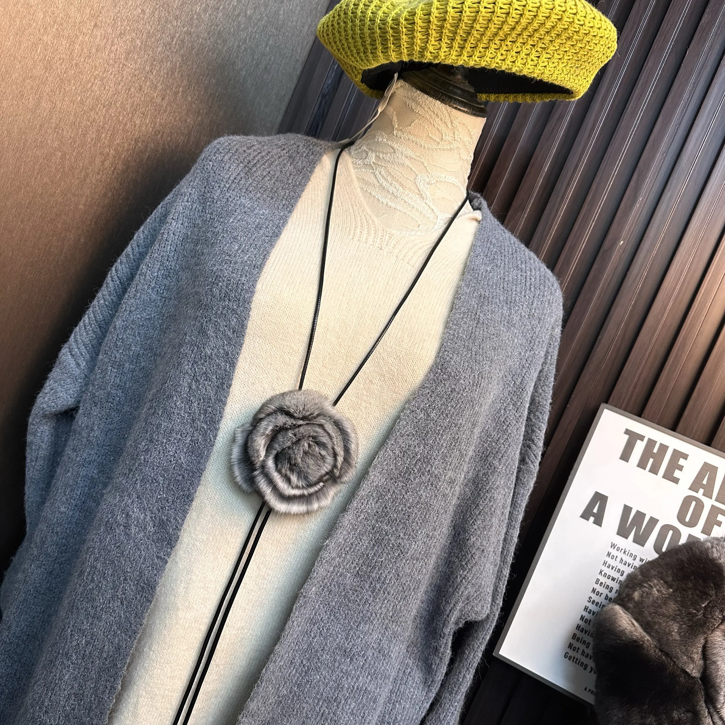 

Новое ожерелье из натурального меха шиншиллы во французском стиле с цветочным узором, высококачественная меховая цепочка-колье для платья, аксессуар для воротника