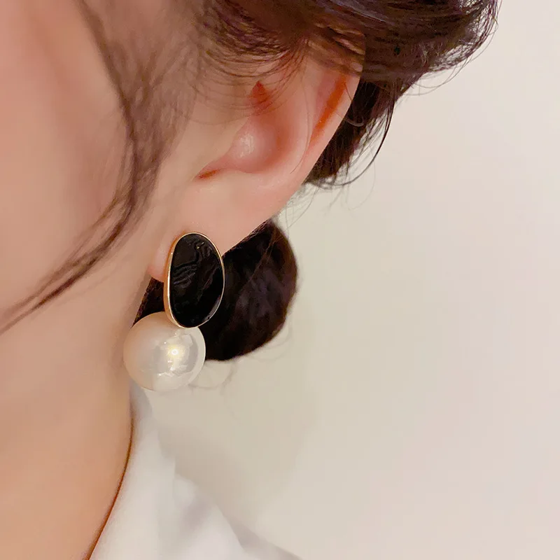 S925 الفضة إبرة الفرنسية الأزياء البيضاوي قطرة الزيت تقليد اللؤلؤ ياردروب المرأة الرجعية الفاخرة المتخصصة الأقراط الحلي