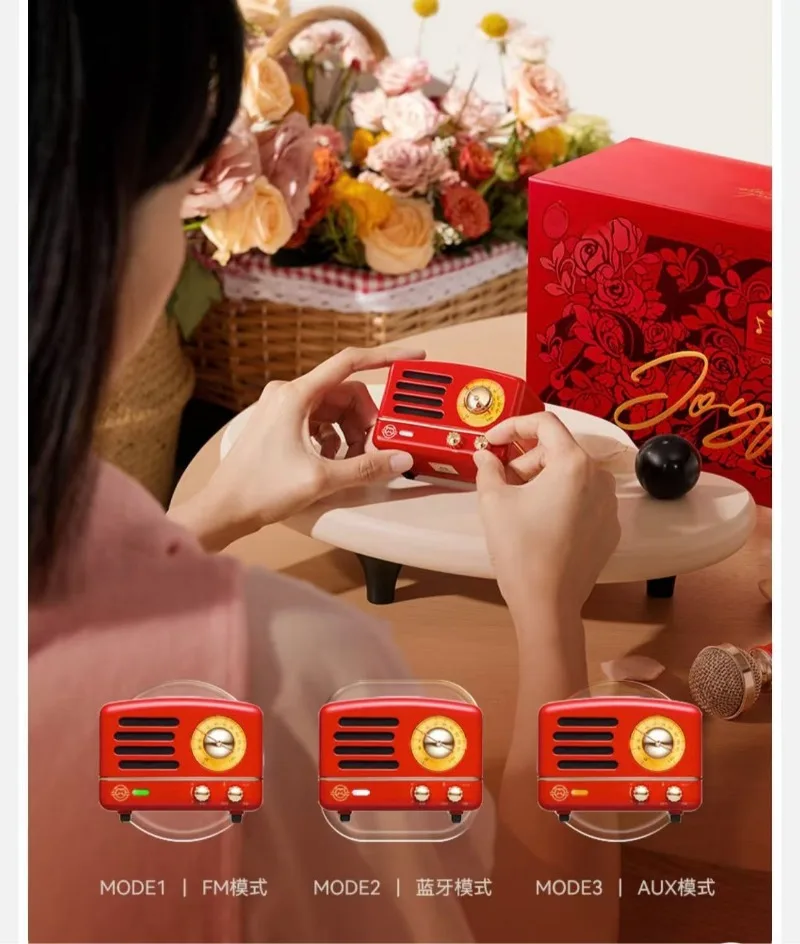 Radio, Mikrofon, Bluetooth-Lautsprecher, rote Geschenkbox mit doppeltem Weizenliedern.