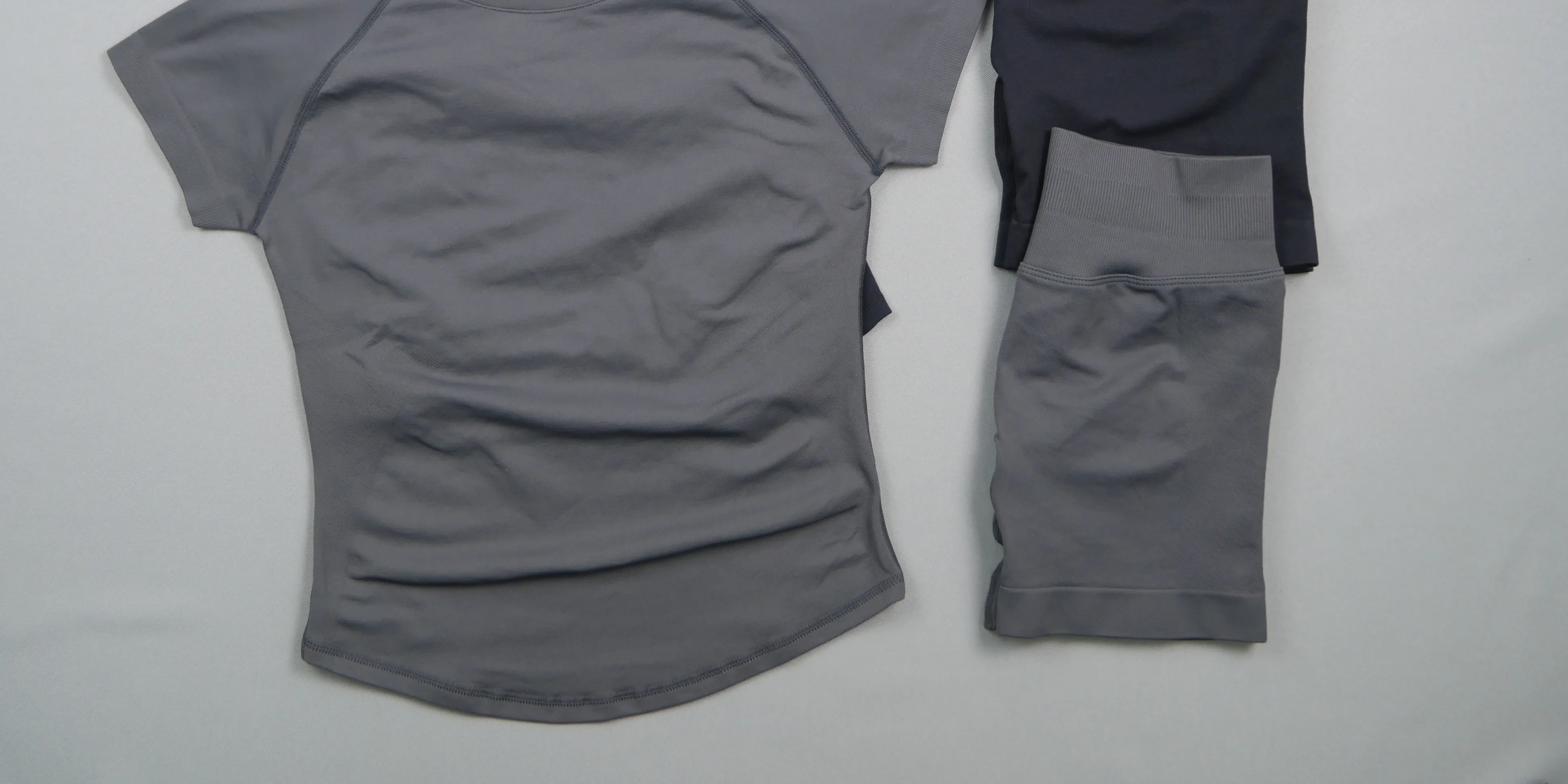 Nahtloses 2-Teiliges Sportset für Damen, Kurzarm-Oberteil, Hochtaillierte Shorts, Schnelltrocknend, Hochelastisch, Atmungsaktiv, für Yoga, Fitness und Workout – Detail 8
