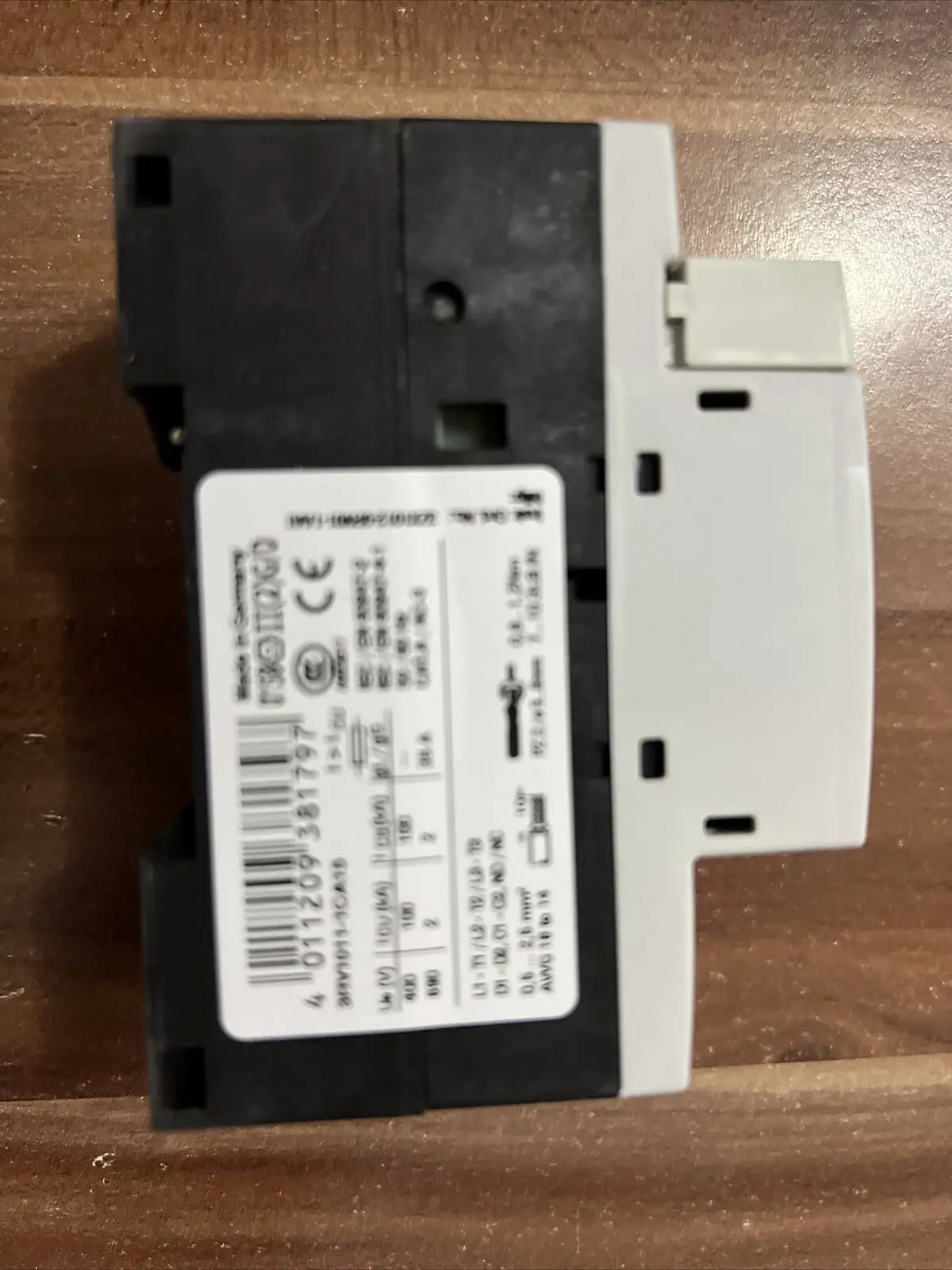 Siemens protect relay 3RV1011-1CA15 new and orginal shipping in same day