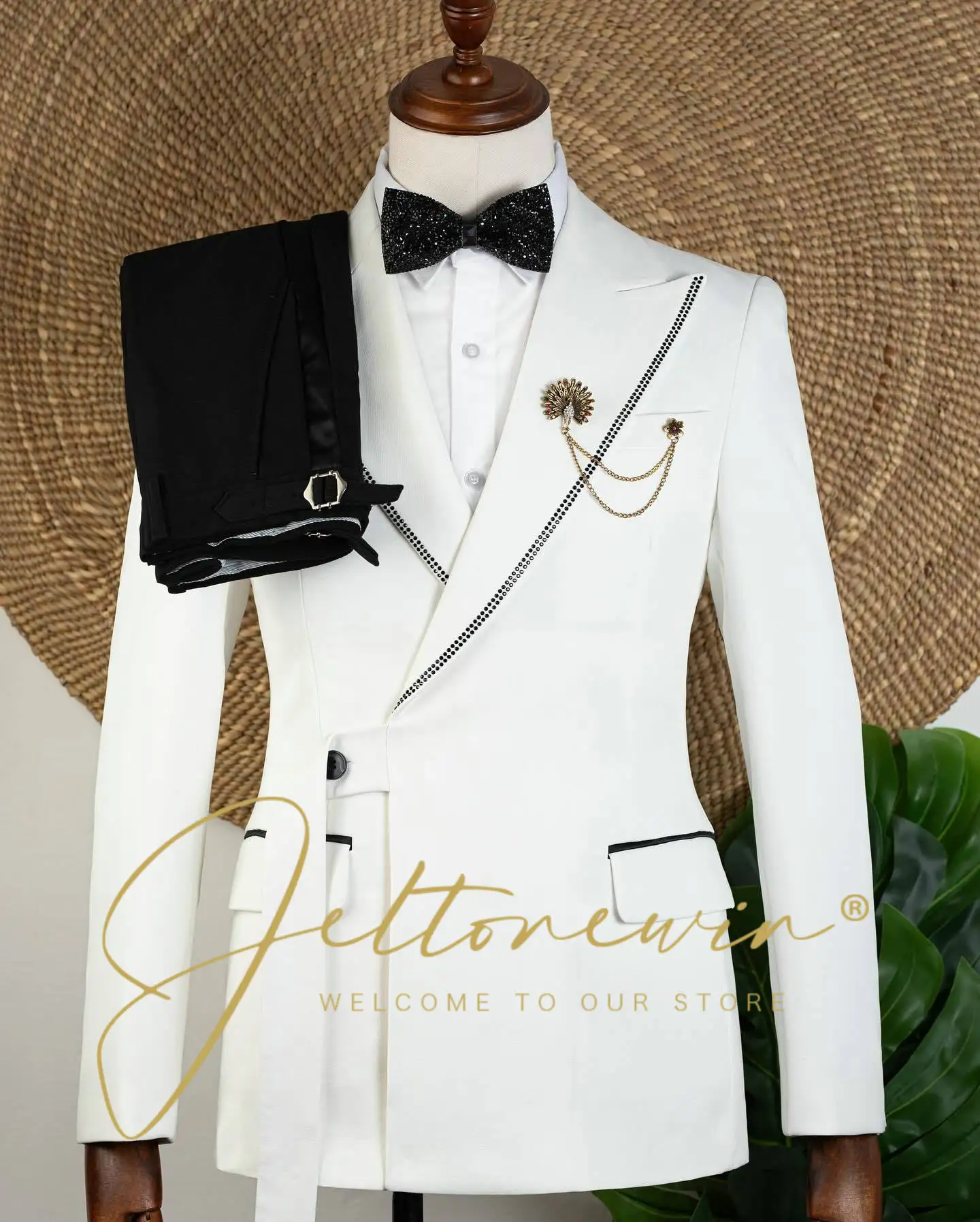 

Men's White Three Piece Tuxedo Suit Set with Black Trim Slim Fit Formal Wear for Wedding Groomsmen Party Event Evening Ceremony