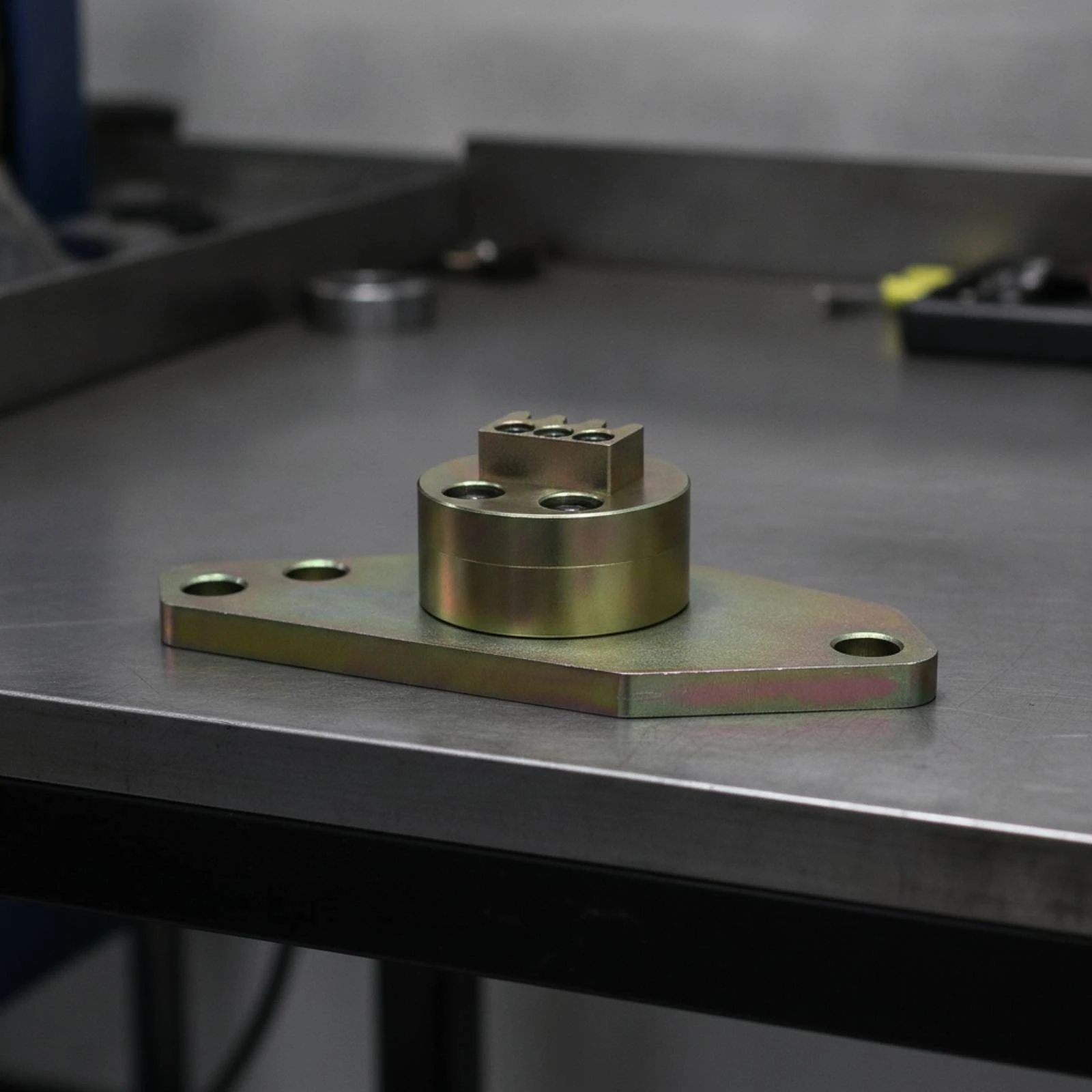 outil-de-blocage-de-volant-moteur-automobile-robuste-et-de-precision-pour-mecaniciens-et-ateliers