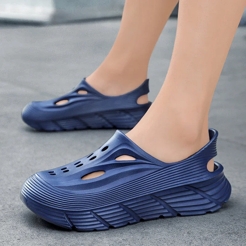 

Мужские модные тапочки однотонного цвета, простые летние облегающие нескользящие пляжные перфорированные дышащие сандалии большого размера