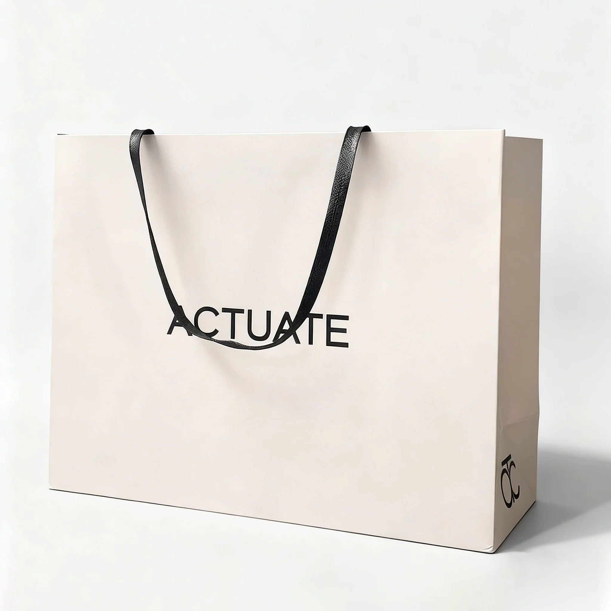 Custom Logo Kraft Paper White Cardboard Gift Bags Luxury Handbags For Clothing Boutique Shopping Packaging Bags