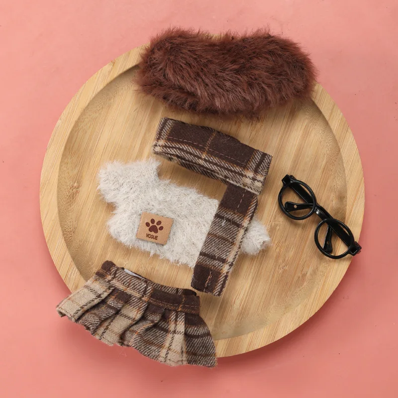 Set di bambole di peluche da 20 cm in stile britannico marrone adorabile cambiamento di outfit invernale adatto per bambole di cotone giocattolo di peluche da collezione