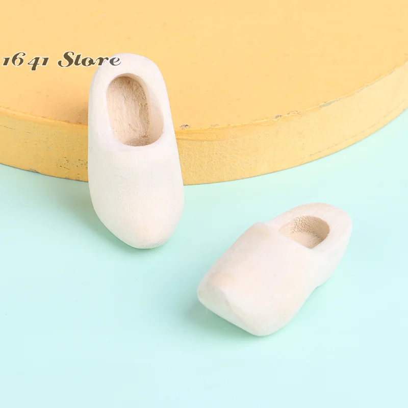 （NEW）1Pair 1/12 Dollhouse Miniature Wooden Shoes Simulation Scene Collocation Model DIY Accessories