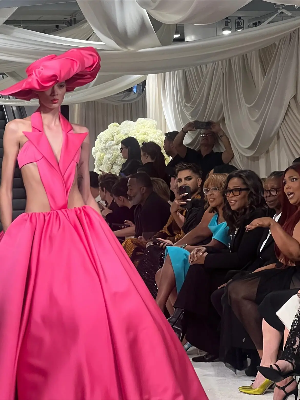 ชุดราตรีออกงานปี 2026 ดีไซน์เก๋ไก๋ โชว์หลังเซ็กซี่ ชุดออกงานผู้หญิง ดีไซน์ชิค ชุดเซ็ตเว้าแหวก ชุดราตรีงานพรอม ชุดออกงาน ชุดทางการ ตัดเย็บตามสั่ง