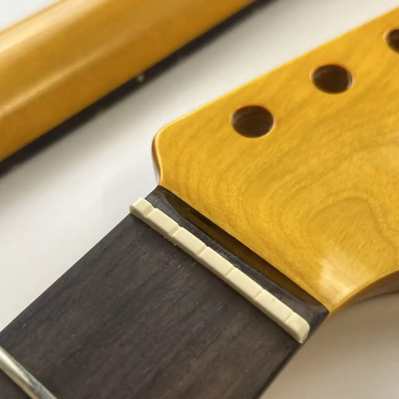 Vintage ST Guitar Neck 21 Frets Gloss Canadian Maple Light Yellow Rosewood Fretboard Guitar Part Accessory