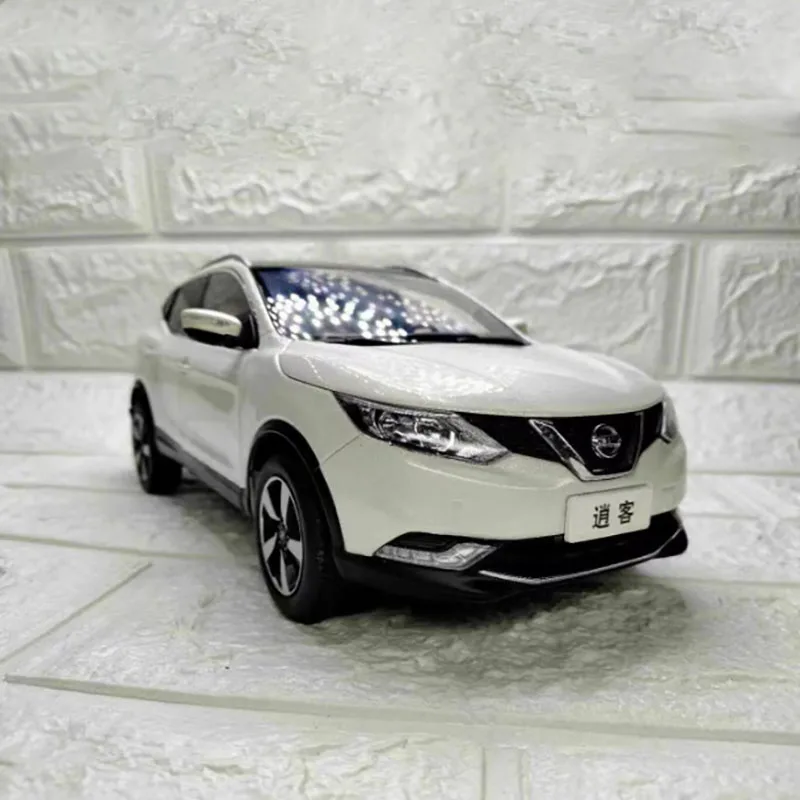 Original Diecast Alloy 1/18 Scale Nissan QASHQAI Car Model White SUV Adult Classic Collection Static Display Boy Toy