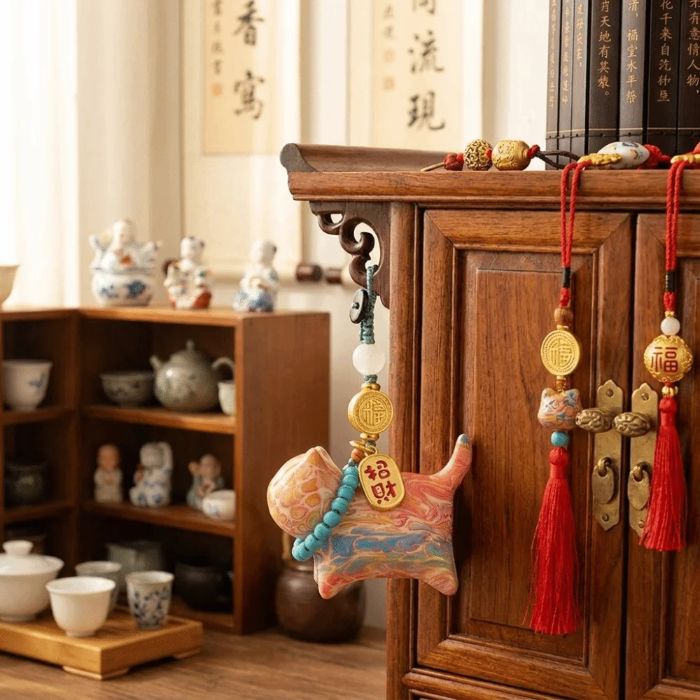 Carved Sandalwood Lucky Cat Keychain Anti-lost Fastener Wood Texture Fortune Cat Pendant Hand-finished Details Woven Lanyard