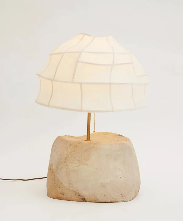 

Настольная лампа ручной работы из камня, декоративная, для спальни, прикроватная, для бара, офиса, современная, креативная, светодиодная, тканевая