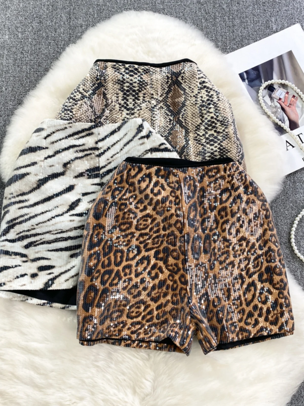 Fashionable High Waist Wide Leg Short Pants Women's Casual Bootcut Pants Leopard Print Commute Style Autumn Winter Korean Ver...