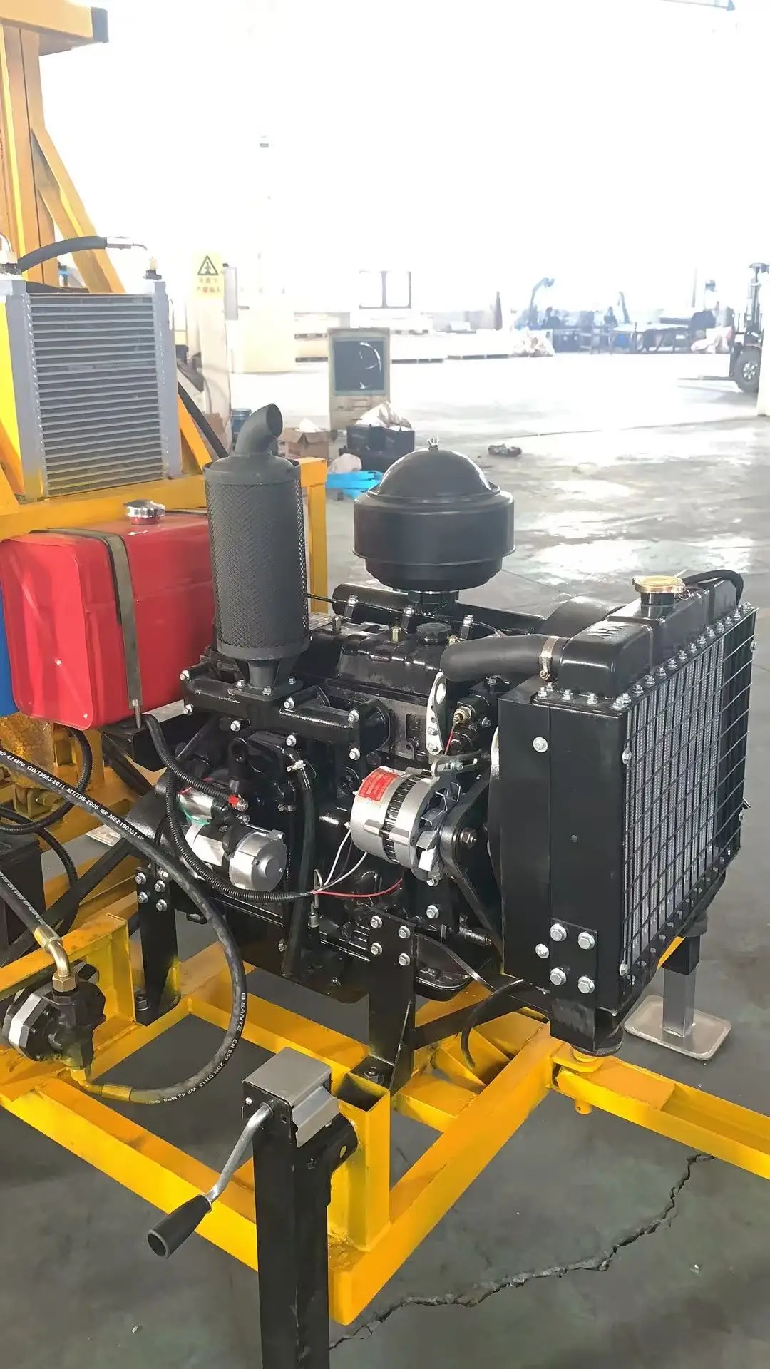 تخصيص 4 اسطوانة 60HP محرك حفر الآبار الهيدروليكية آلة حفر المياه بئر حفر آبار المياه 200 متر 300 متر