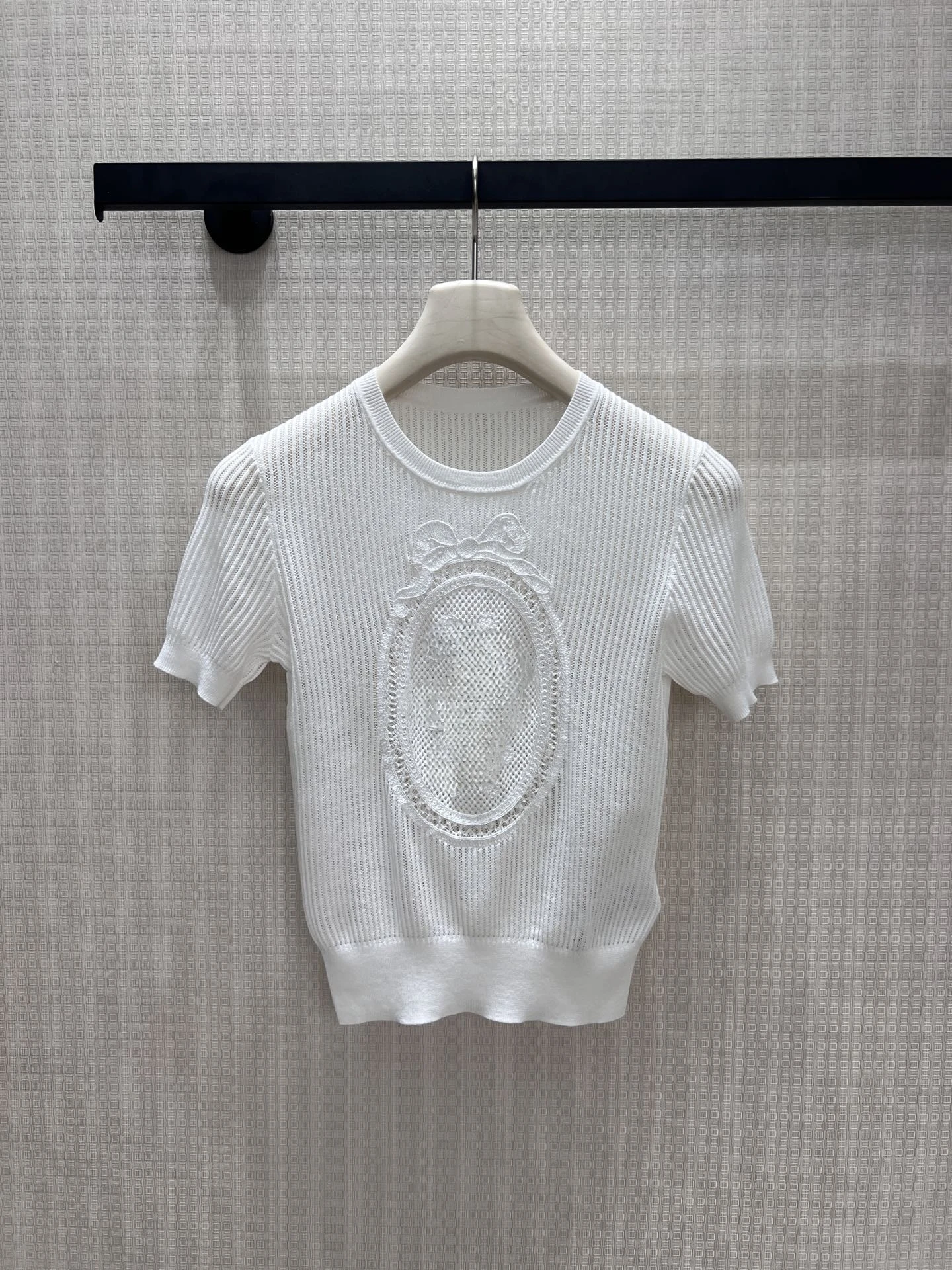 

Elegant round Neck Short Sleeve Knitted Top Women's Logo Embroidered Lace Ultra Light Breathable Fashionable Commute Style